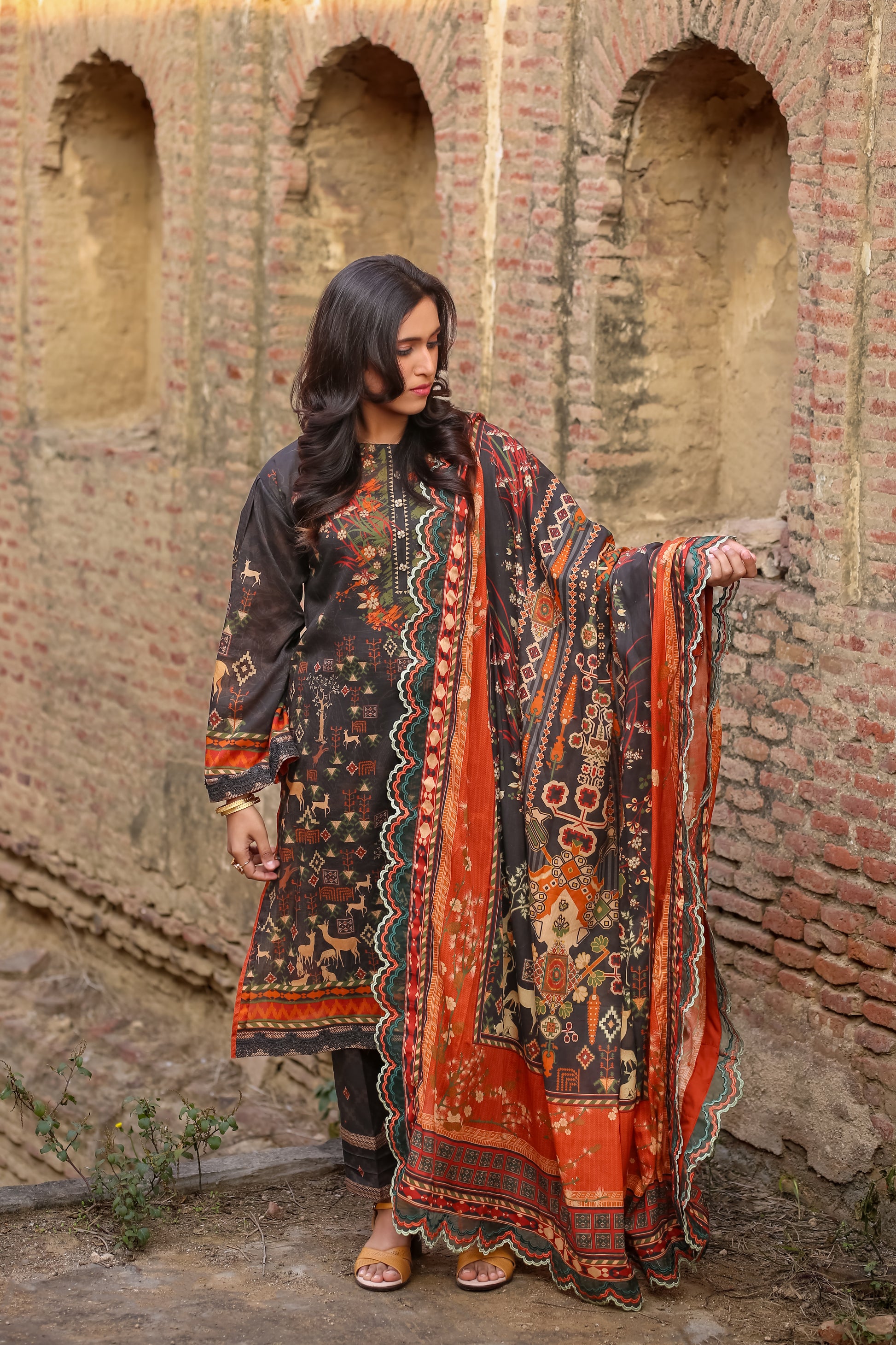 Saadia Ahmed LWSU-25P305 3-Pcs Printed Lawn Outfit with Vibrant Patterns and Chic Accessories