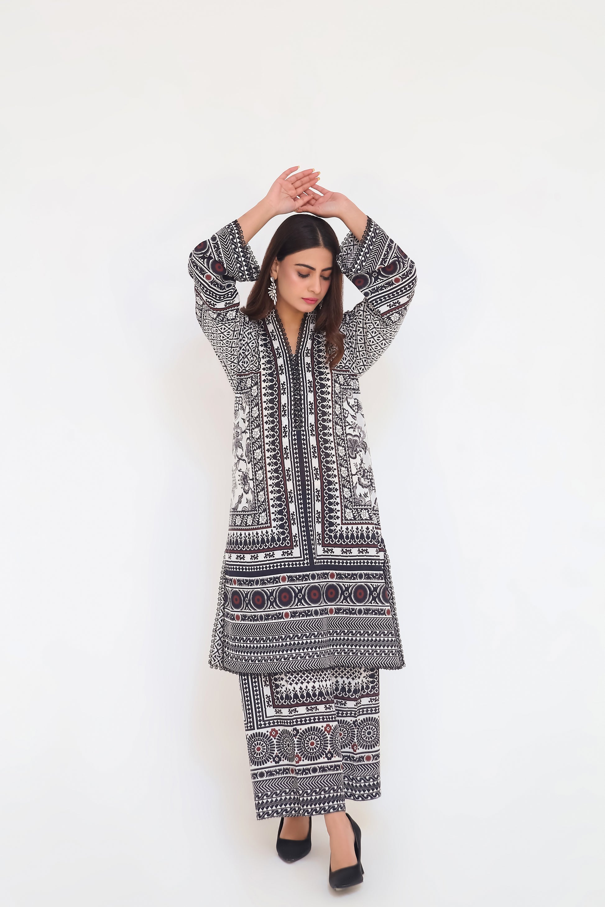 Saadia Ahmed LWSU-25P202 2-Pcs Printed Lawn Outfit in Black and White Pattern for Stylish Women