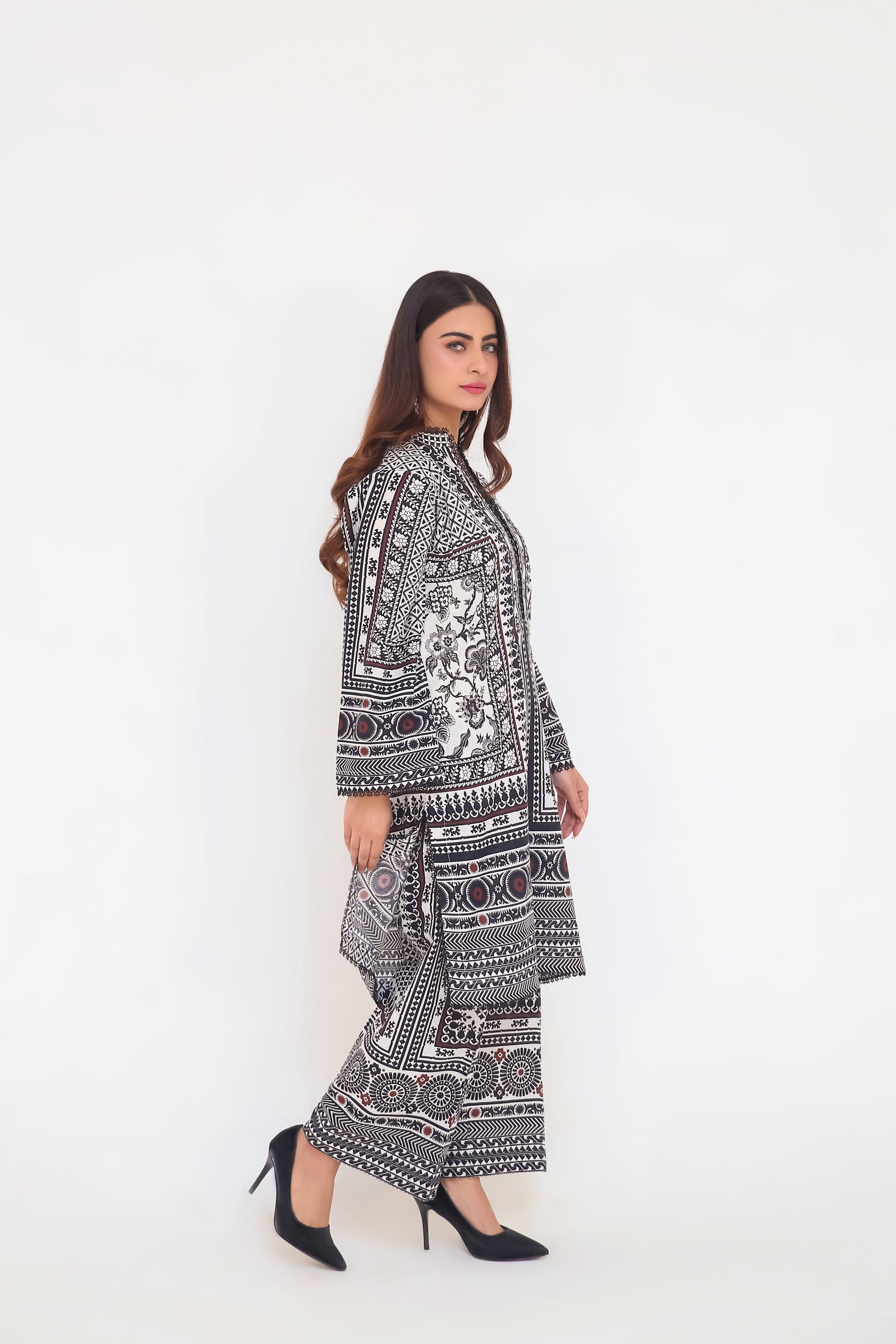 Saadia Ahmed LWSU-25P202 2-Pcs Printed Lawn Set with Intricate Monochrome Patterns