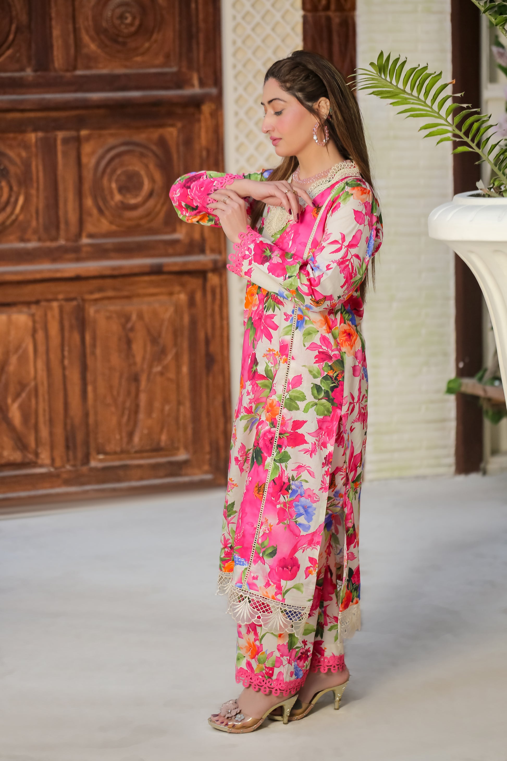 Saadia Ahmed LWSU-25P208 2-Pcs Printed Lawn in vibrant floral design with elegant styling