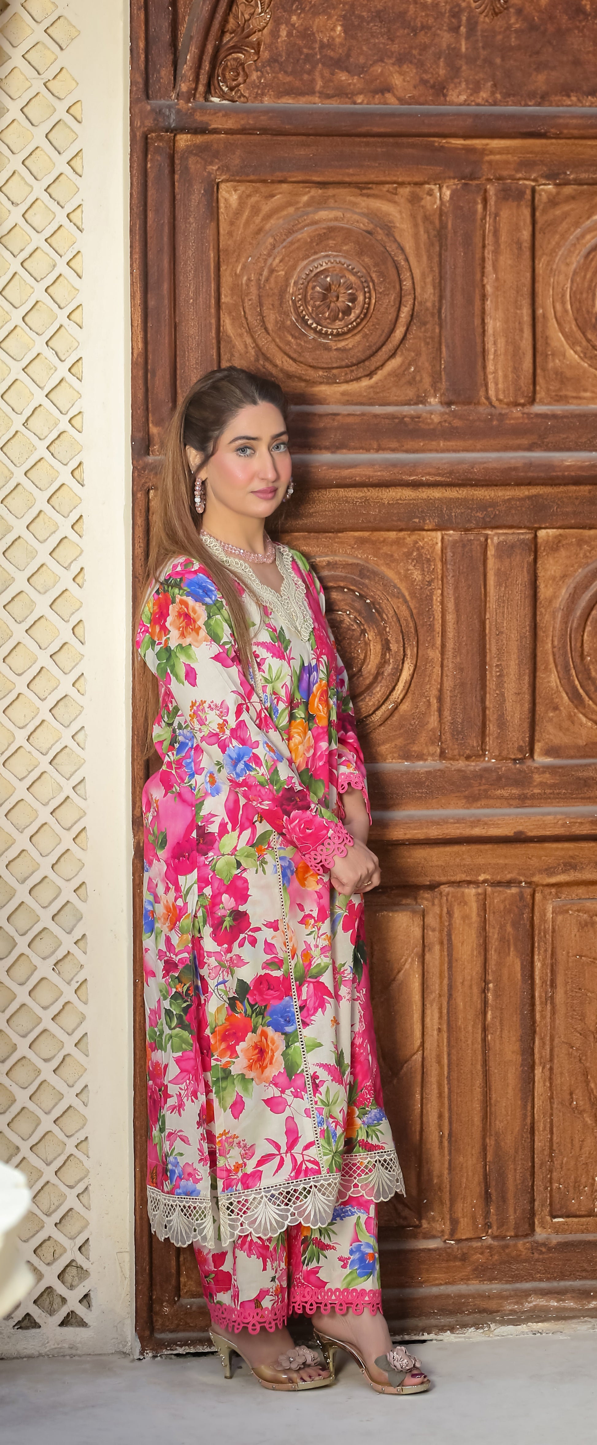 Saadia Ahmed LWSU-25P208 2-Pcs Printed Lawn in Floral Design Worn by Model Against Wooden Door