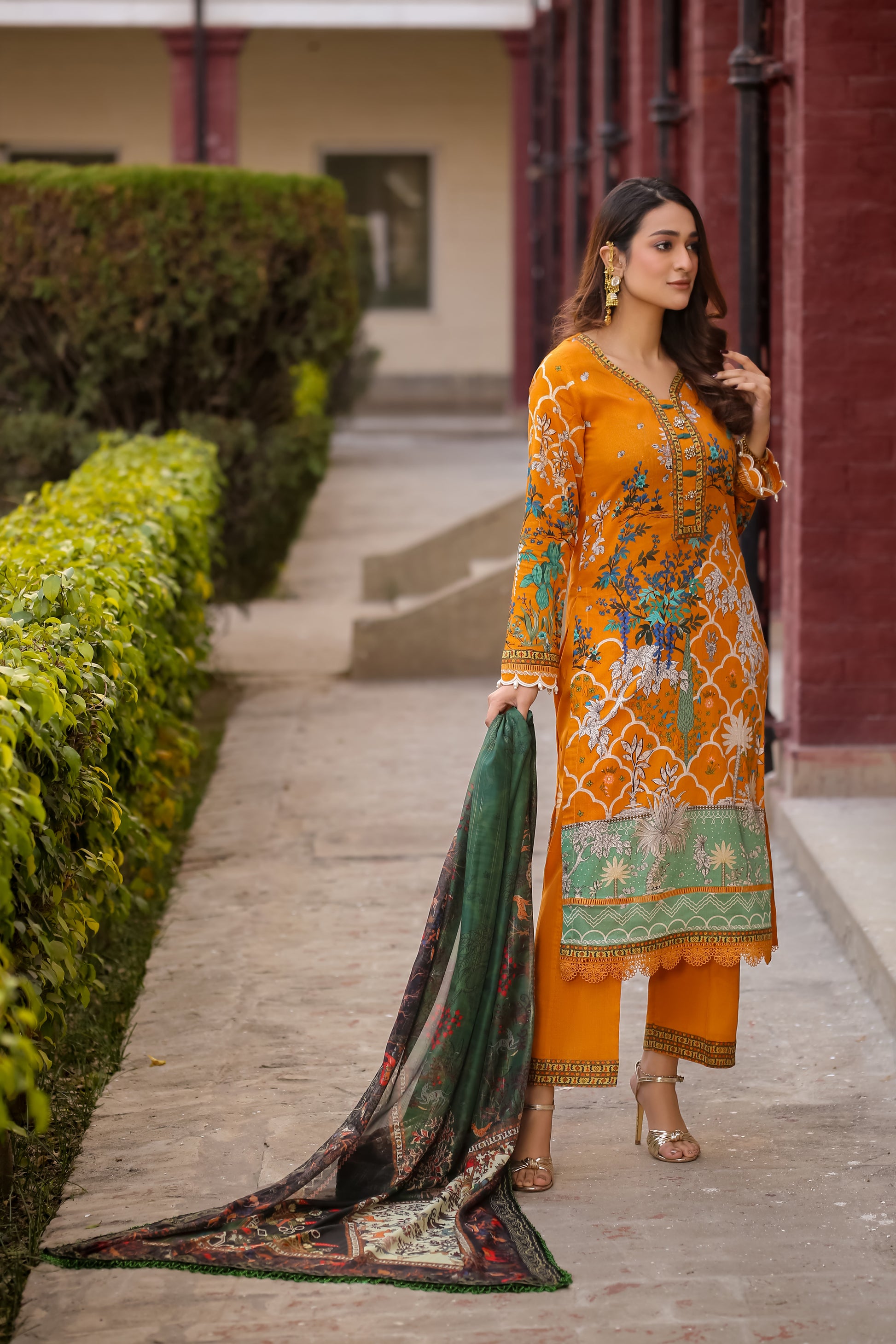 Saadia Ahmed LWSU-25P301 3-Pcs Printed Lawn in Orange with Floral Patterns and Coordinated Dupatta