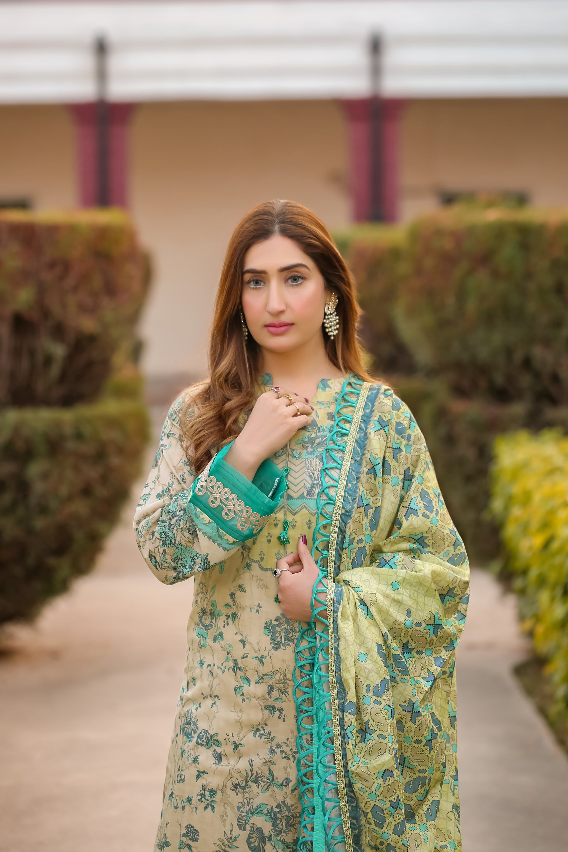 Saadia Ahmed LWSU-25P306 3-Pcs Printed Lawn Outfit Featuring Elegant Floral Design and Stylish Accessories